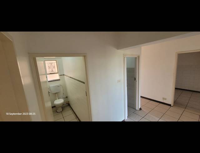 2 BEDROOM APARTMENT RENTED IN CLARENDON